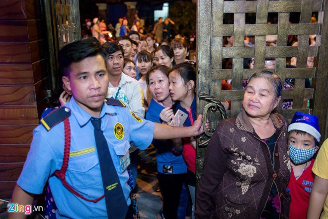 Nguoi Sai Gon do xo den nha Dam Vinh Hung choi dem Noel hinh anh 10