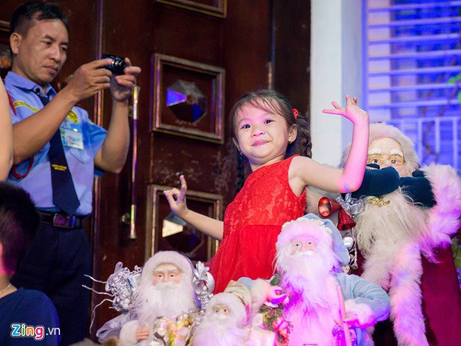 Nguoi Sai Gon do xo den nha Dam Vinh Hung choi dem Noel hinh anh 11