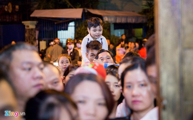 Nguoi Sai Gon do xo den nha Dam Vinh Hung choi dem Noel hinh anh 13