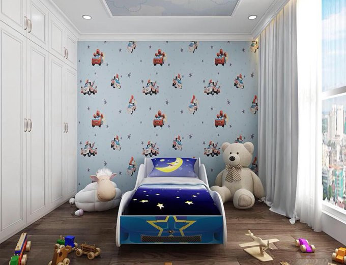 Phòng bé Tấn Đức trang trí dễ thương với hình ảnh những chiếc xe hơi, thú nhồi bông, những món đồ chơi cậu bé yêu thích.