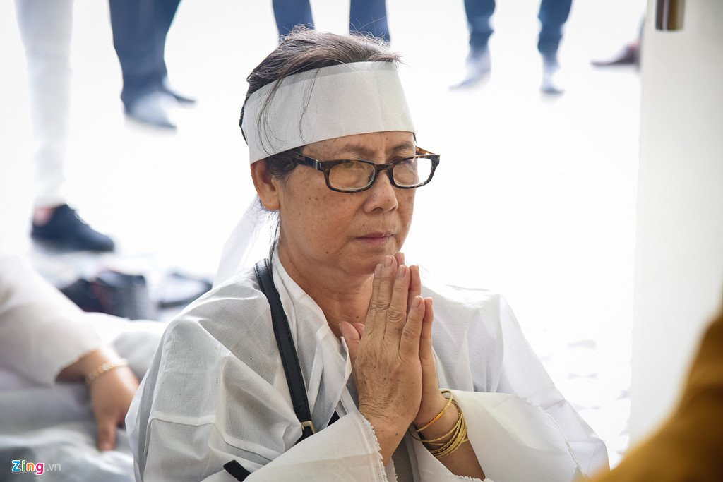 Nghe si Sai Gon nghen ngao trong le tang Nguyen Hau ngay cuoi nam hinh anh 7