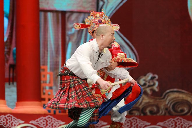 Tiet lo bi mat dang sau nhung trang phuc ‘ky di’ trong Tao Quan 2018 hinh anh 2