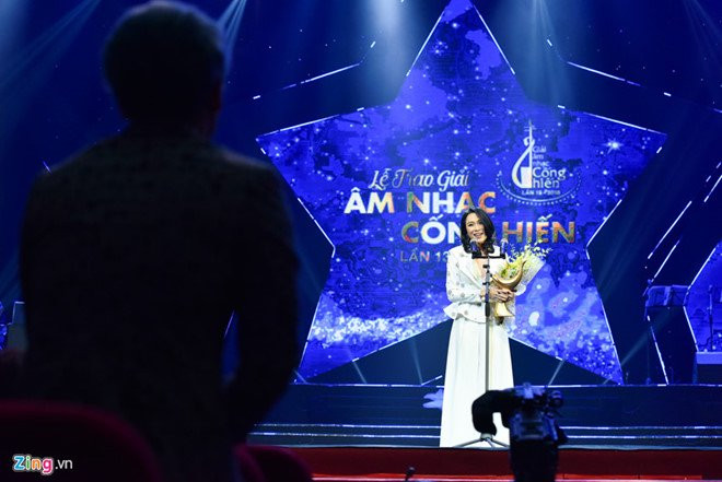 My Tam va cach hanh xu 'chang giong ai' tai le trao giai Cong hien hinh anh 2