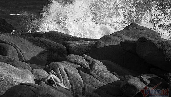 nhiep-anh-thai-phien-ke-chuyen-bo-mau-nude-giua-hoan-nan-2