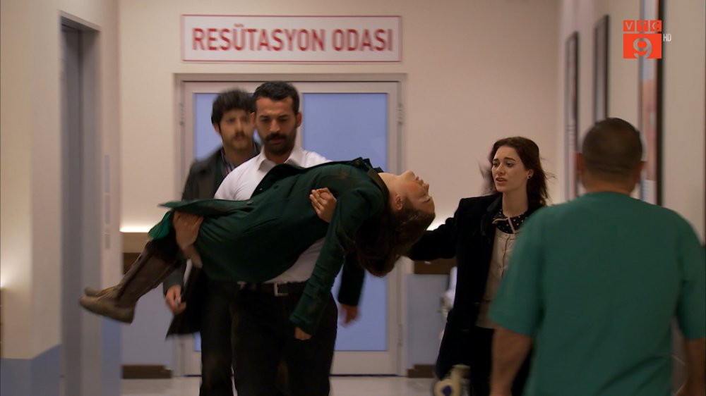 5.Moi nguoi khan truong dua Zehra di cap cuu