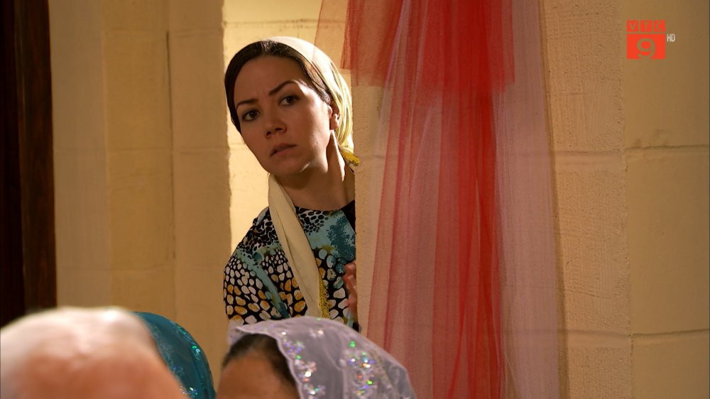 Ajide tiep tuc tranh mat Melek khi thay co xuat hien o dam cuoi Devran 23