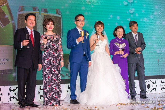 Chí Trung cũng gửi lời cám ơn đến các vị quan khách đã đến dự ngày vui của hai con. 