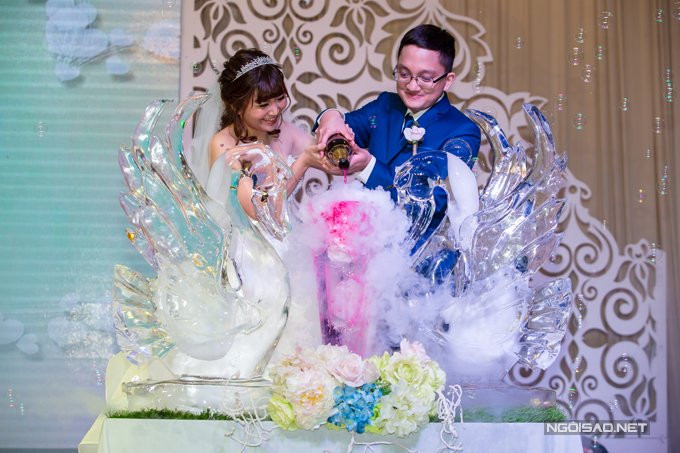 Theo lời nhận xét của Chí Trung, con dâu anh là cô gái xinh xắn, có tính cách tốt. Cô là người Hải Phòng và đang làm nhân viên kế toán trong một công ty tại Hà Nội. 