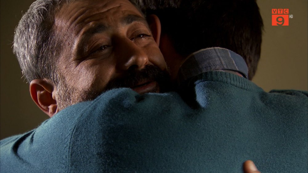 4.Ceman vui mung khi thay Ali di lai dc 3