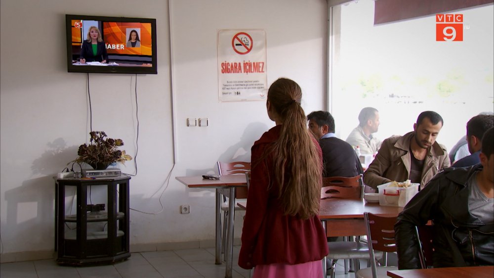 6.Zehra nhin thay me Aiseo tren ban tin 5