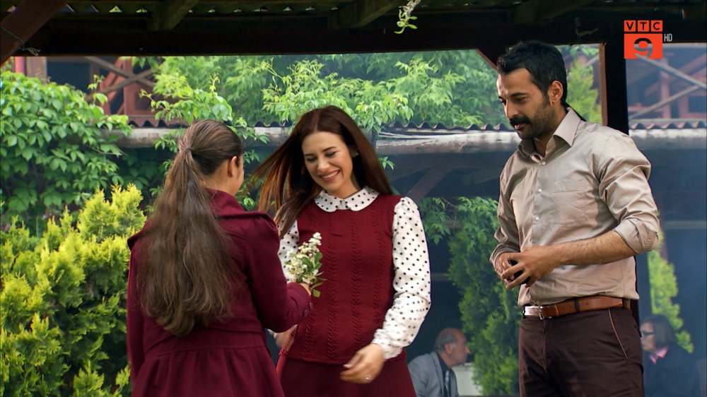 7.Zehra gom nhung bong hoa dai o bai co thanh hoa cuoi cho Melek 5