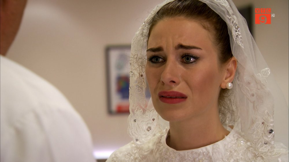 5.Melek phai roi dam cuoi cua chinh minh den benh vien khi nghe tin me ko the qua khoi 5