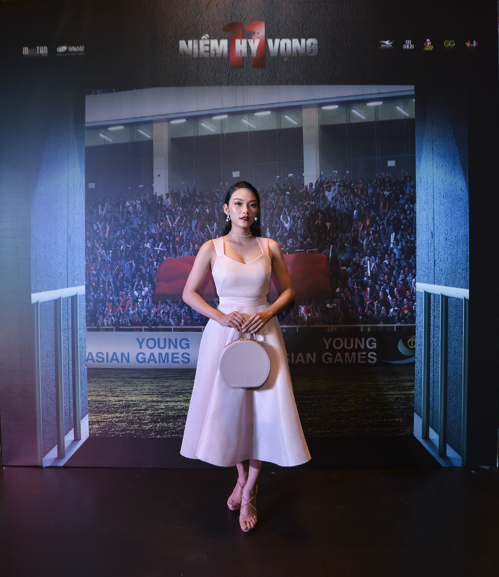 Dien vien Thanh Tu tai su kien ra mat bo phim 11 Niem Hy Vong to chuc tai Ha Noi 1 3