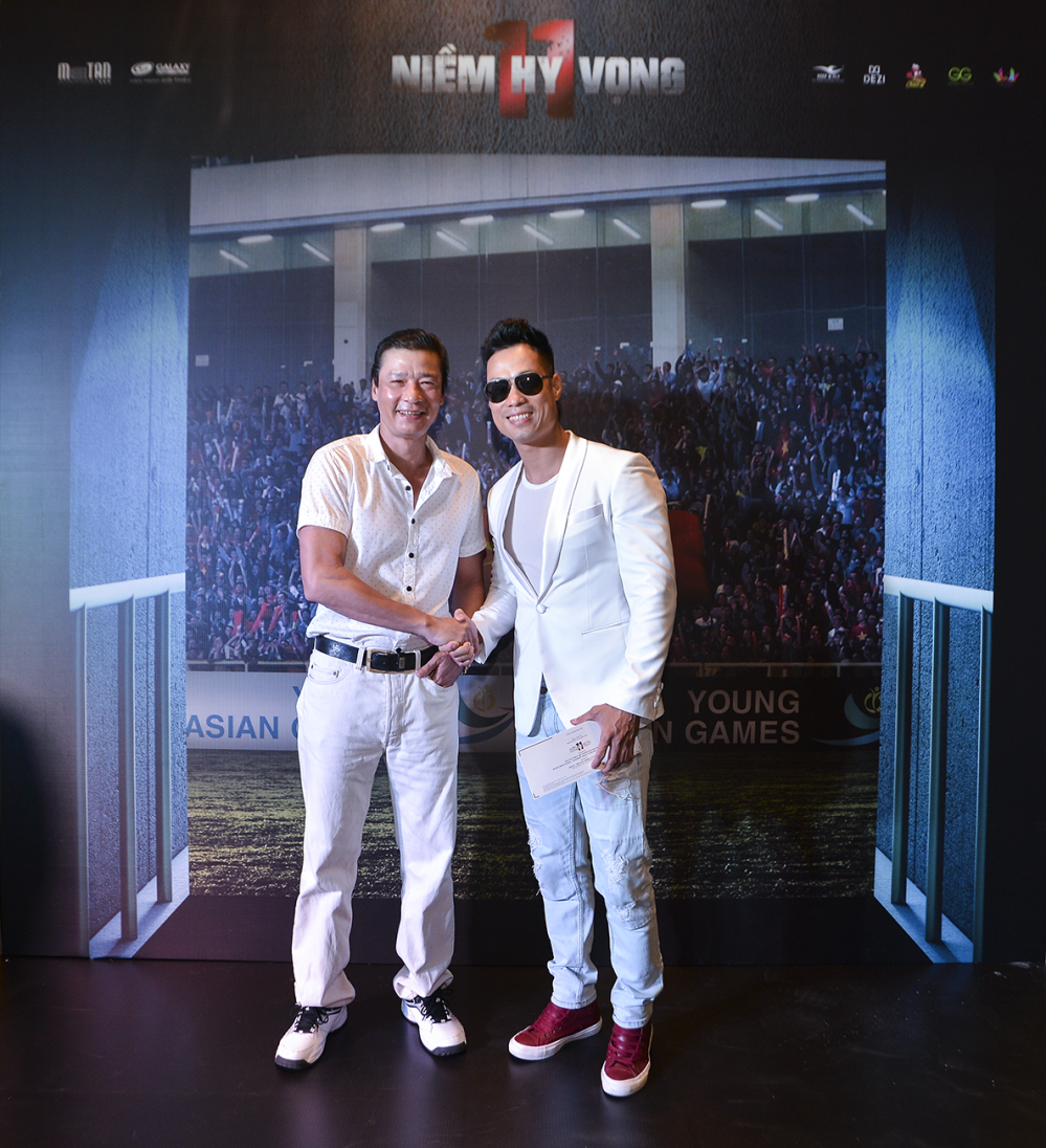 NSUT Vo Hoai Nam va dao dien Dinh Tuan Vu tai buoi ra mat phim 11 Niem Hy Vong o Ha Noi 6