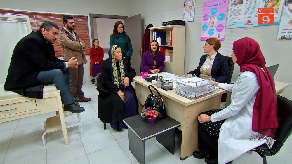 Ca gia dinh va 2 vi bac sy ban bac ve tinh trang cua Zehra