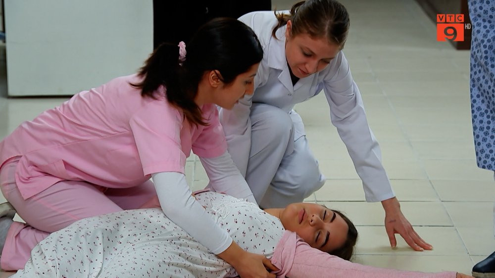 Zehra bi ngat o benh vien 11