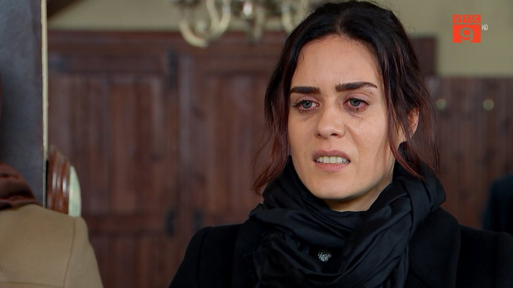 Melek noi dien voi ca nha Kirman, goi moi nguoi la ke giet nguoi 5