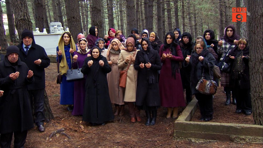 Moi nguoi cau nguyen cho linh hon co be sieu thoat 4