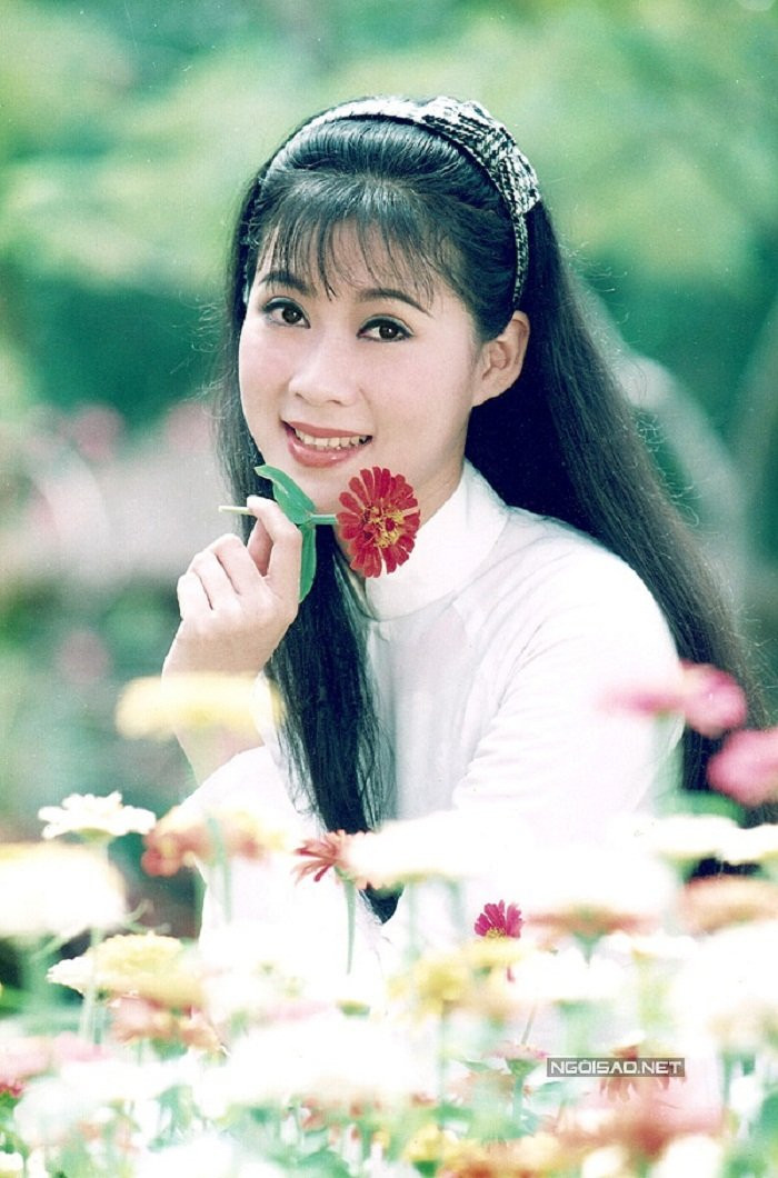 net-dep-trong-treo-cua-diem-huong-viet-trinh-4ee317 10