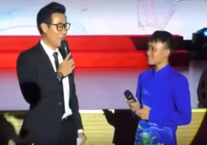 Gap su co khi bieu dien, Ho Van Cuong duoc khen xu ly thong minh hinh anh 1