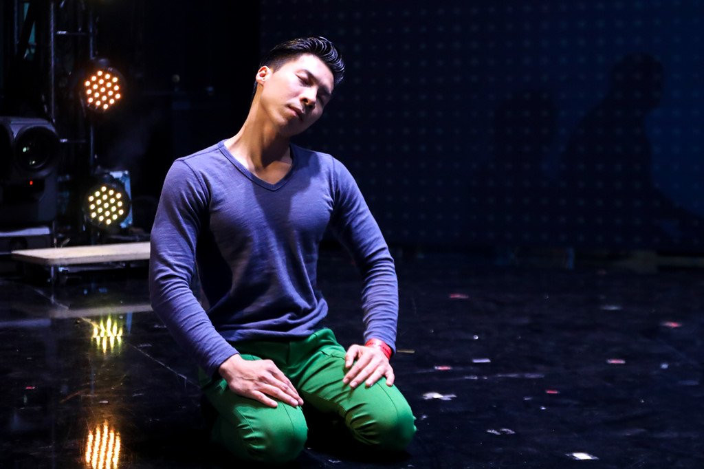 Quoc Co, Quoc Nghiep nam nghi o cau thang trong hau truong Got Talent hinh anh 4