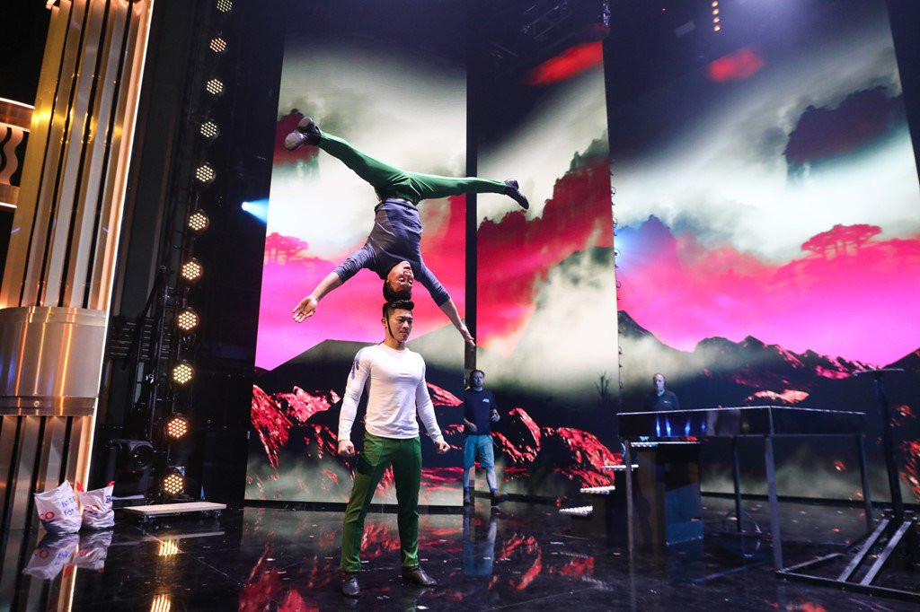 Quoc Co, Quoc Nghiep nam nghi o cau thang trong hau truong Got Talent hinh anh 5