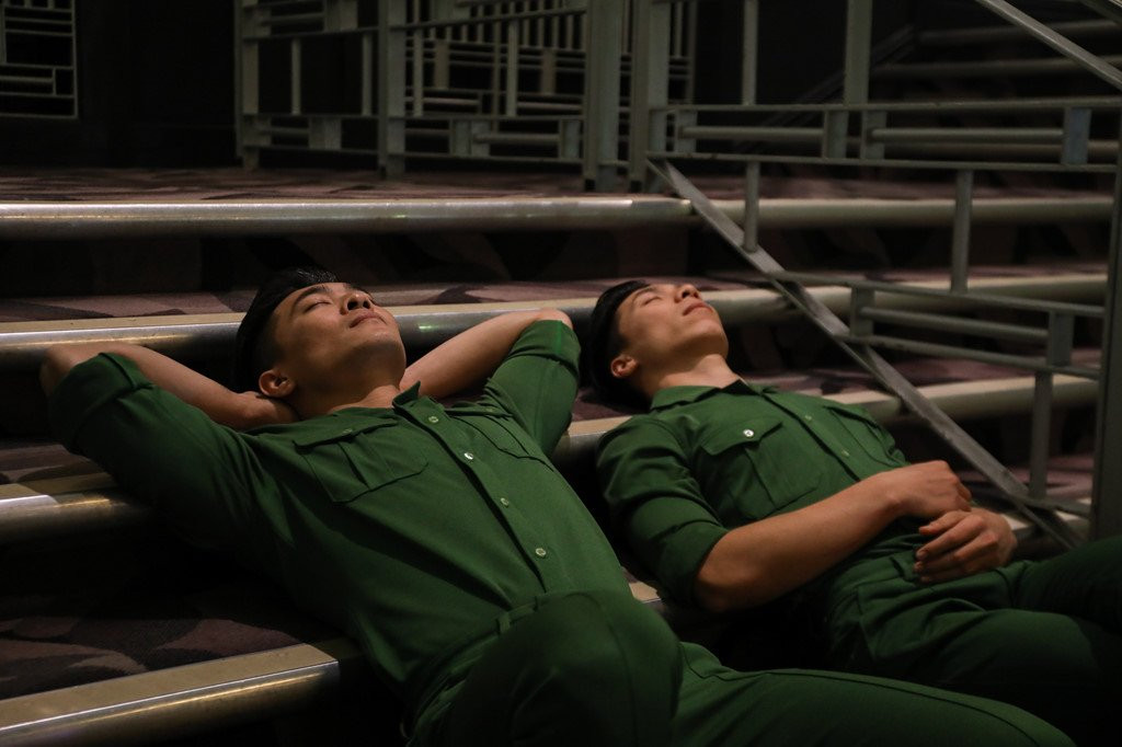 Quoc Co, Quoc Nghiep nam nghi o cau thang trong hau truong Got Talent hinh anh 11