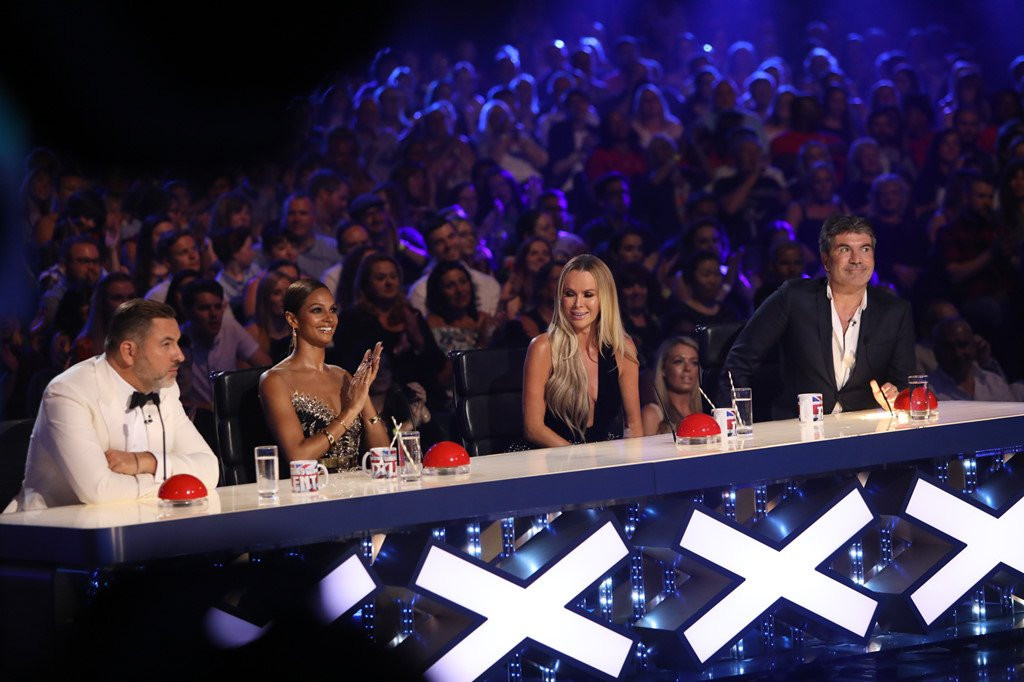 Quoc Co, Quoc Nghiep nam nghi o cau thang trong hau truong Got Talent hinh anh 17