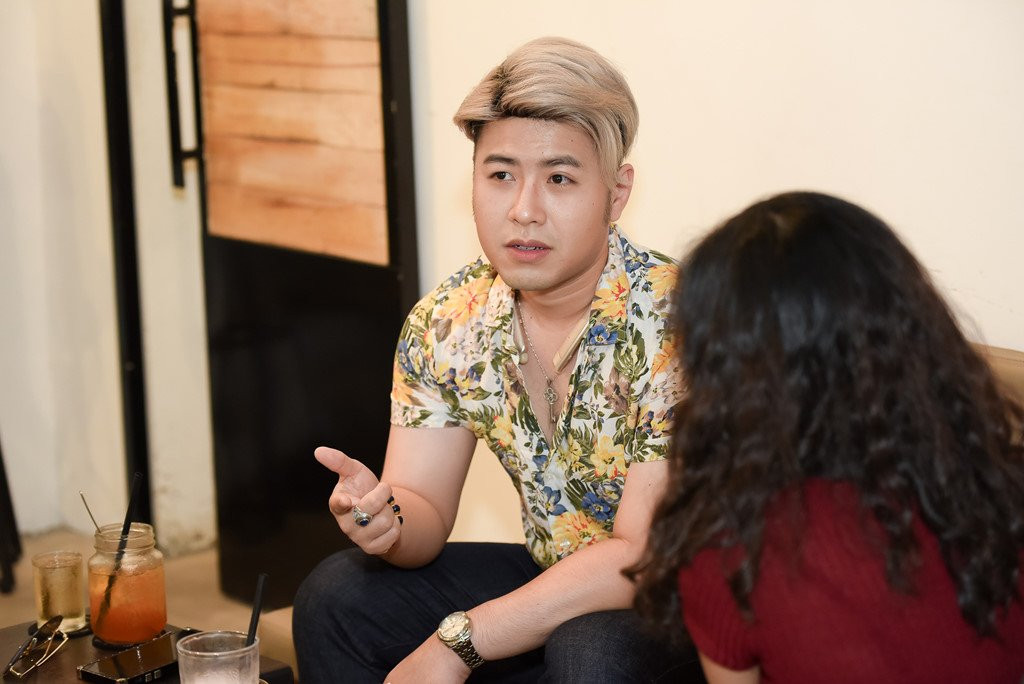 Akira Phan: 'Oan lung tra no 4 ty thay ban, ban gai cat co tay de doa' hinh anh 2