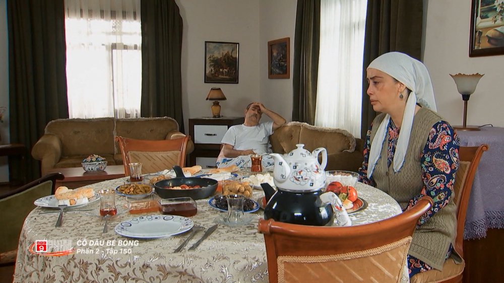 Ba Fatma lo lang khong biet phai doi pho lam sao voi Behiye ma ko lam anh huong den Devran