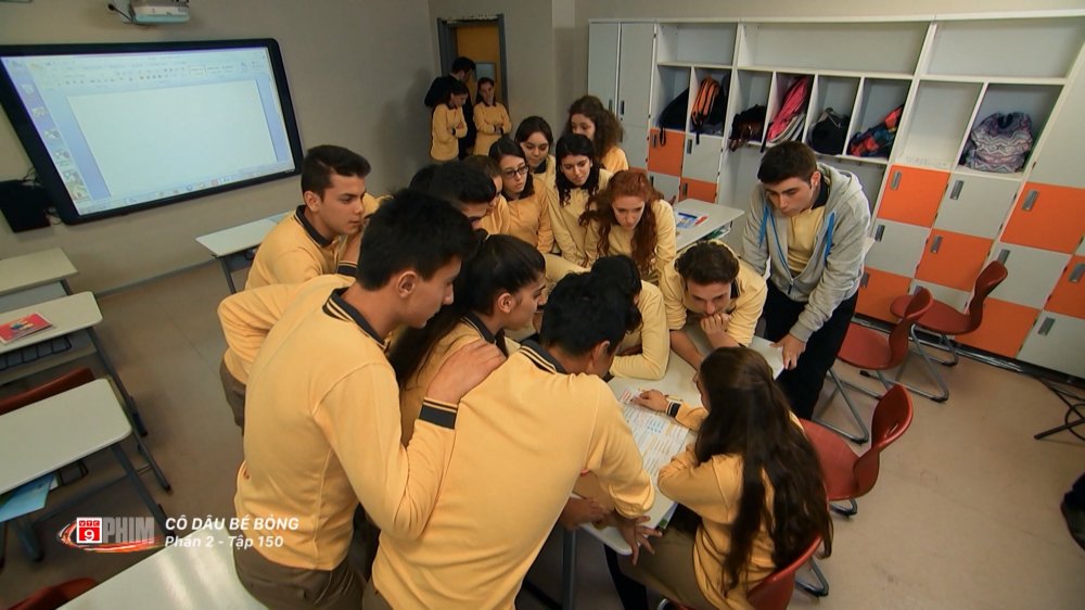 Ca lop xum vao xoi moi chuyen chong con cua Zehra lam co be boi roi 6