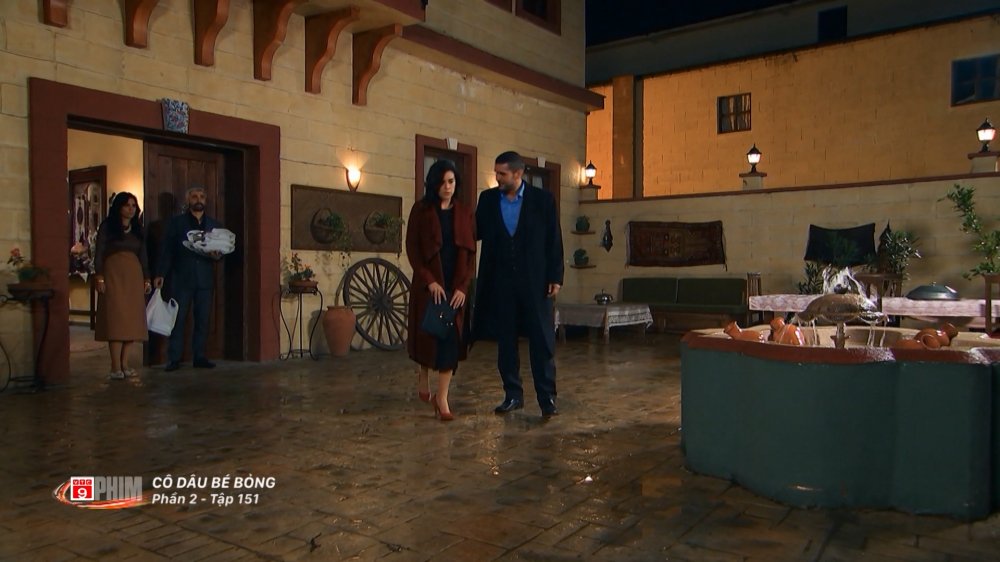 Devran dua Melek di an nha hang 38