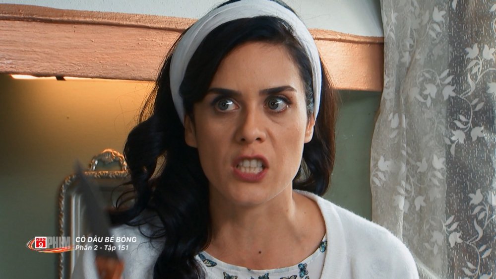 Melek cho biet co se song vui ve o dinh thu Kirman va khong quan tam moi nguoi noi gi 19