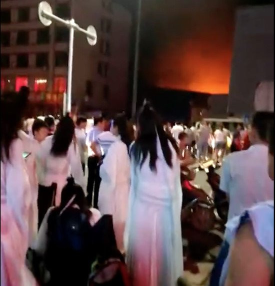 Phim moi cua Ly Nhuoc Dong gap hoa hoan truong quay, 2 nguoi chet hinh anh 1