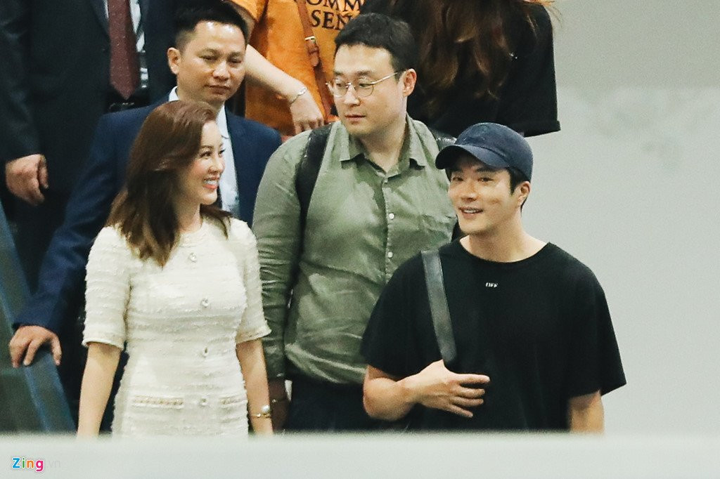 Kwon Sang Woo van dien trai o tuoi 42 khi co mat tai Sai Gon luc khuya hinh anh 1