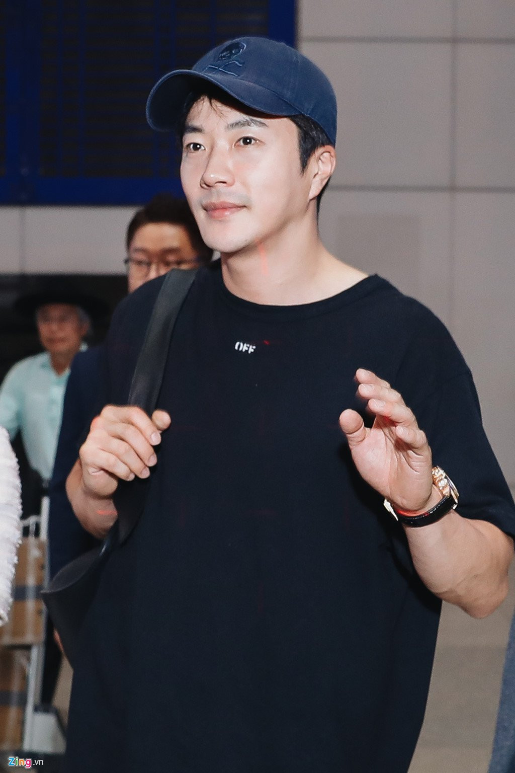 Kwon Sang Woo van dien trai o tuoi 42 khi co mat tai Sai Gon luc khuya hinh anh 3