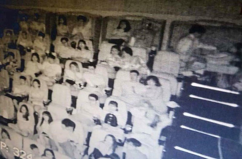 cgv-noi-gi-khi-de-lo-hinh-anh-quay-cap-doi-than-mat-trong-rap