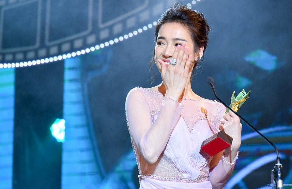 440fcb757a6b9435cd7a_zing 3