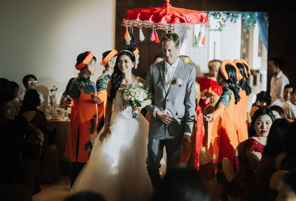 Dien vien Viet bo showbiz lam phi cong ket hon voi chong Tay hinh anh 4