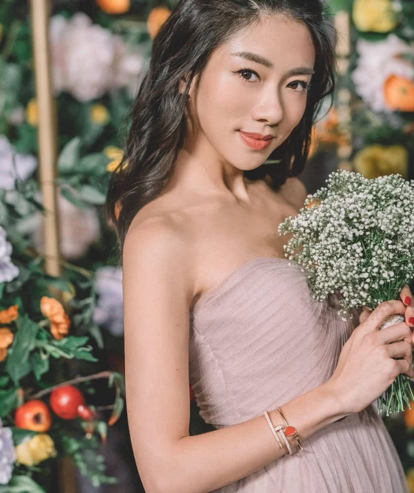 Trieu Vy xinh dep khi du le cuoi 'thien kim' nha giau Trung Quoc hinh anh 5