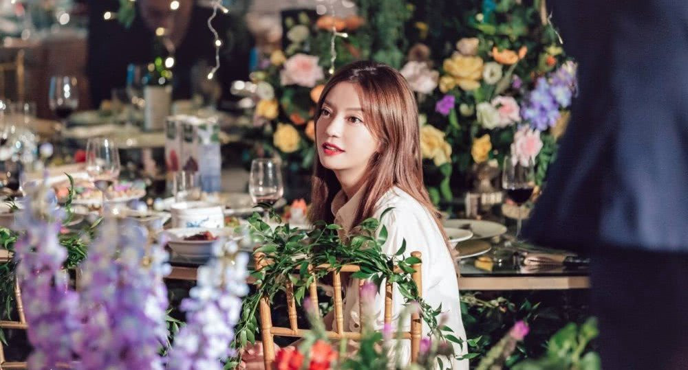 Trieu Vy xinh dep khi du le cuoi 'thien kim' nha giau Trung Quoc hinh anh 2