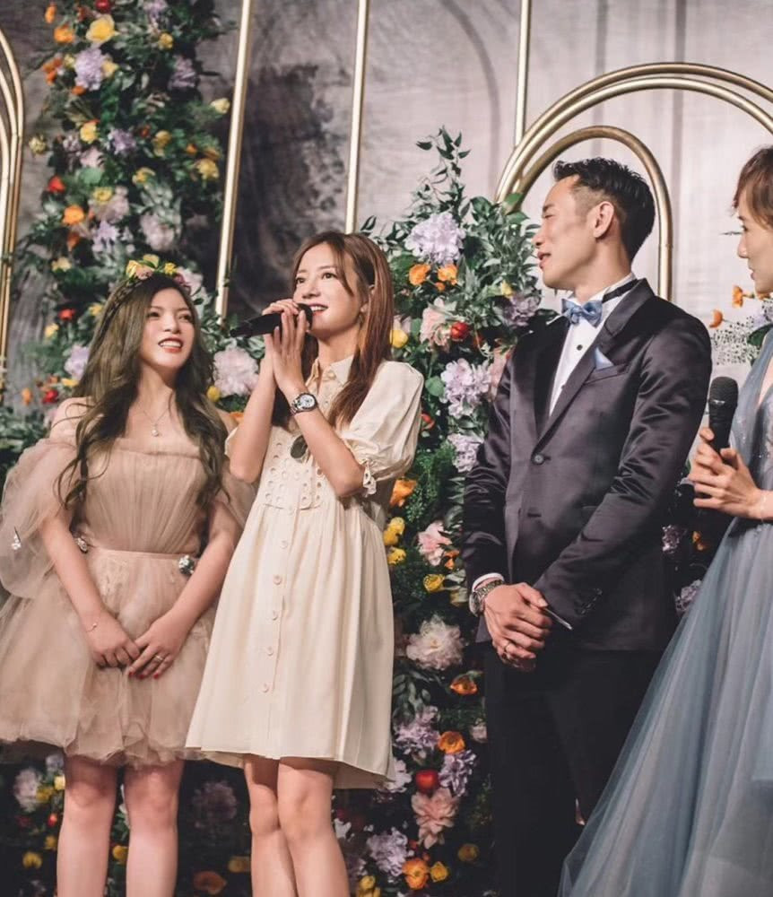 Trieu Vy xinh dep khi du le cuoi 'thien kim' nha giau Trung Quoc hinh anh 4