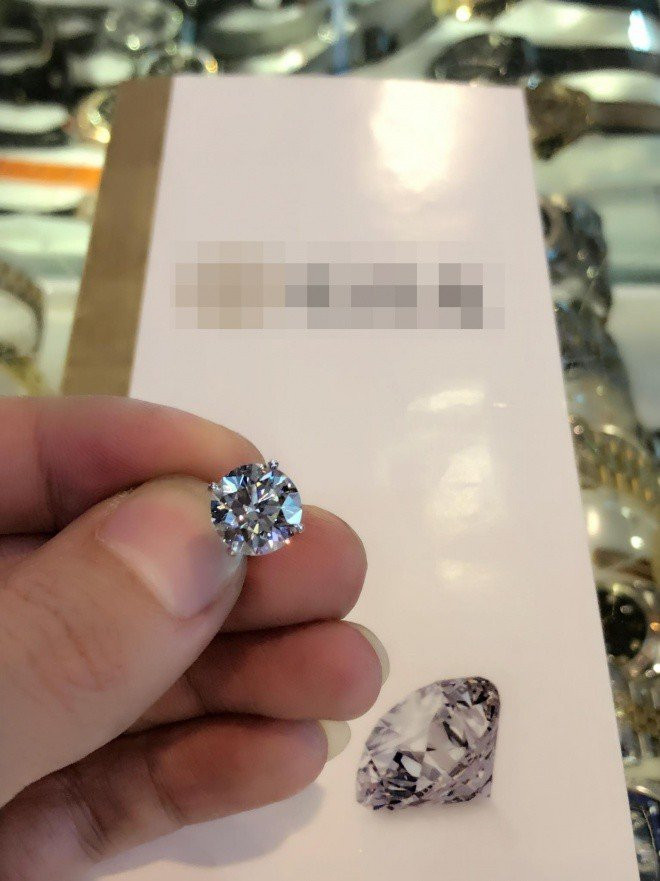 Mừng sinh nhật tuổi 40, Tuấn Hưng mạnh tay chi 7 tỷ đồng mua kim cương tự thưởng cho bản thân - Ảnh 1.