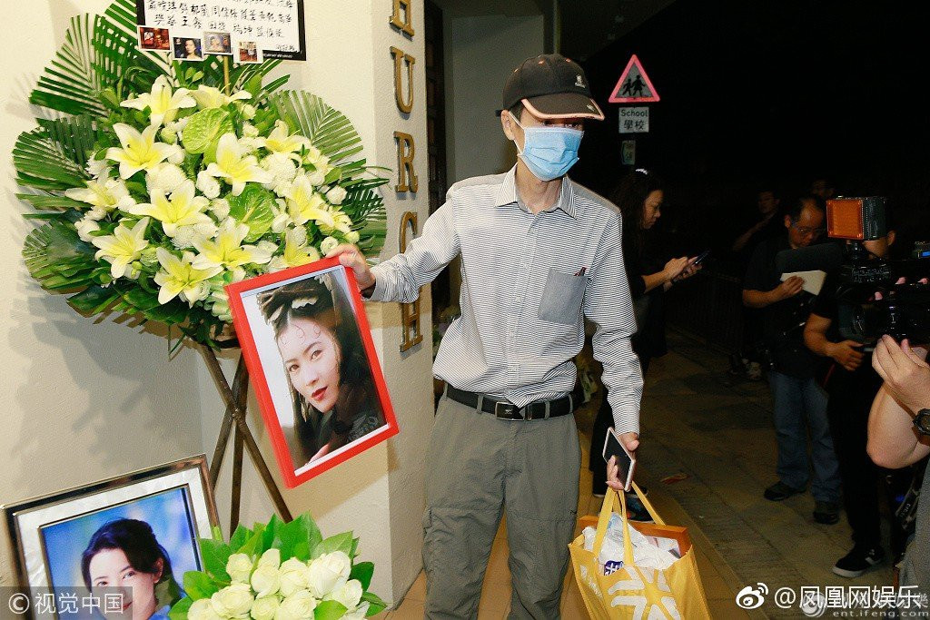 Tang lễ Lam Khiết Anh: Trương Vệ Kiện buồn bã, chị gái lặng người trước di ảnh xinh đẹp của nữ diễn viên - Ảnh 21.