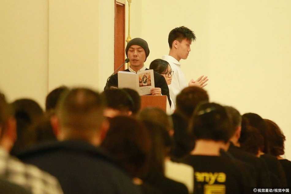 Tang lễ Lam Khiết Anh: Trương Vệ Kiện buồn bã, chị gái lặng người trước di ảnh xinh đẹp của nữ diễn viên - Ảnh 3.