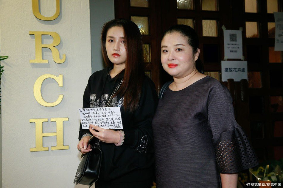 Tang lễ Lam Khiết Anh: Trương Vệ Kiện buồn bã, chị gái lặng người trước di ảnh xinh đẹp của nữ diễn viên - Ảnh 18.