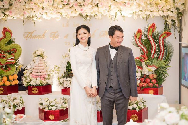 Hình ảnh Á hậu Thanh Tú cùng chồng trong đám hỏi.