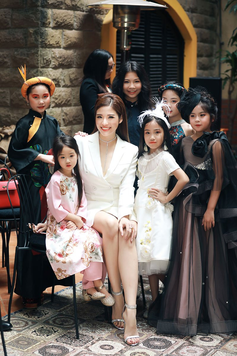 Hoa-hau-Phan-Hoang-Thu_sieu-mau_manh-khang_tuan-le-lien-hoan-thoi-trang-thieu-nhi_ha-noi_1