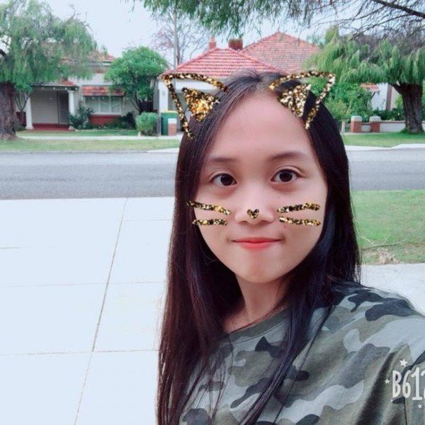 Cô bé 13 tuổi thực sự đã ra dáng thiếu nữ duyên dáng.