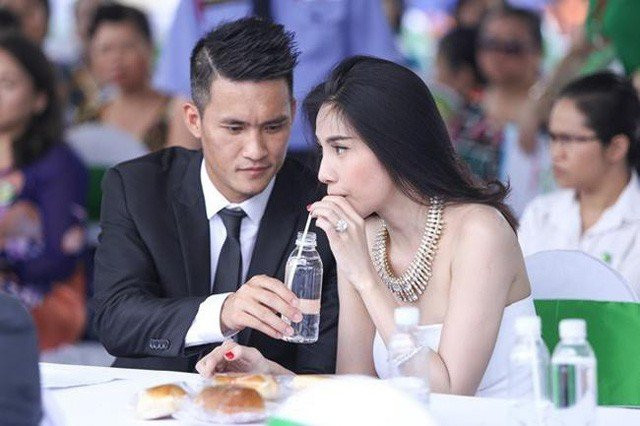 Công Vinh bảo Thủy Tiên mở cửa đi, tôi viết giấy li dị rồi và cú lừa quá bất ngờ - Ảnh 6.